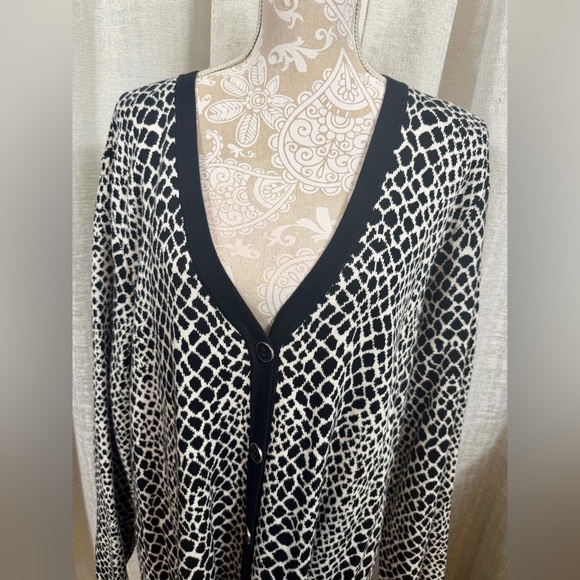 Isaac Mizrahi Live Cardigan Women’s 2X Black White Geometric Button Front - Picture 3 of 10